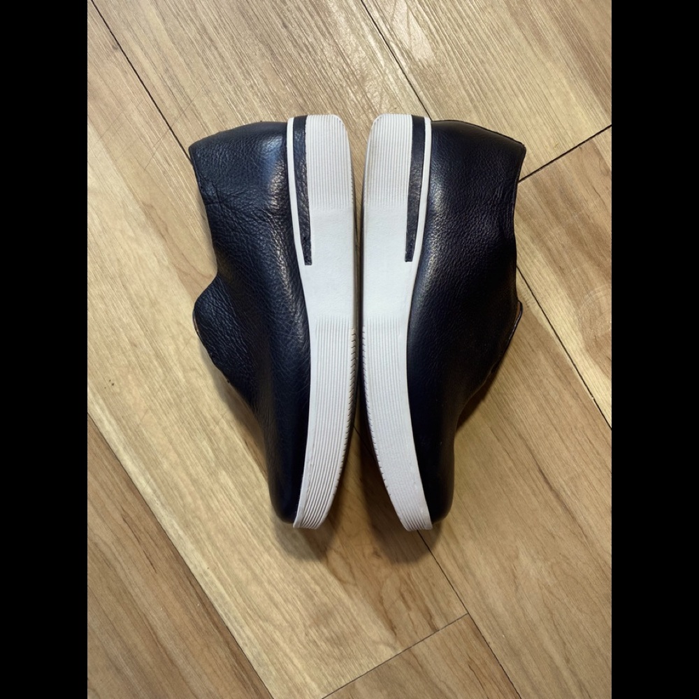 Leather platform sneakers